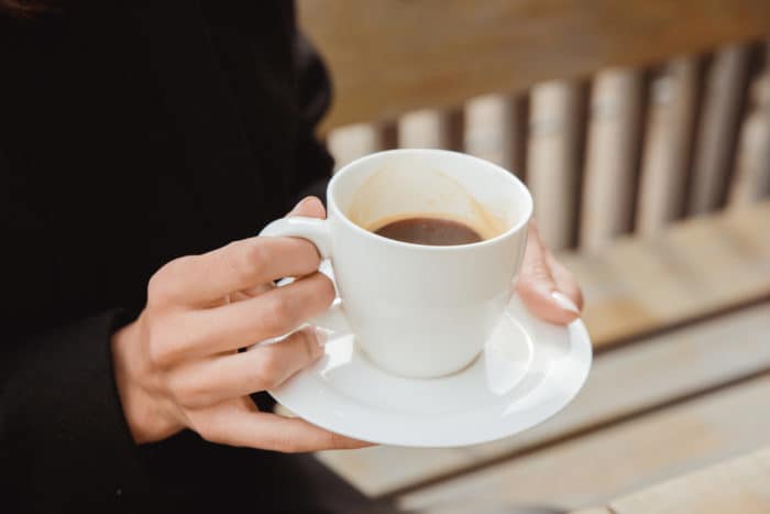 コーヒーを飲んだ後震えている