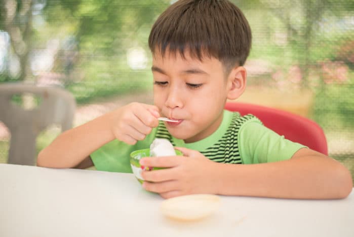 発熱中に氷を食べる