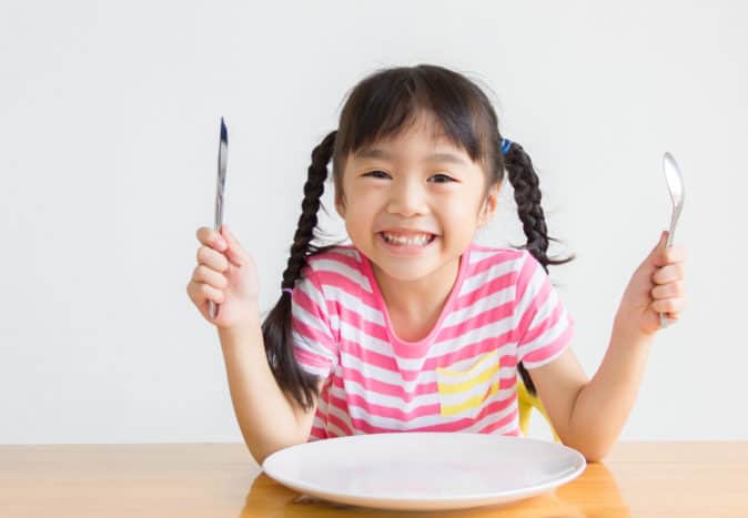 子供たちが健康的に食べたいと思うように慣れる