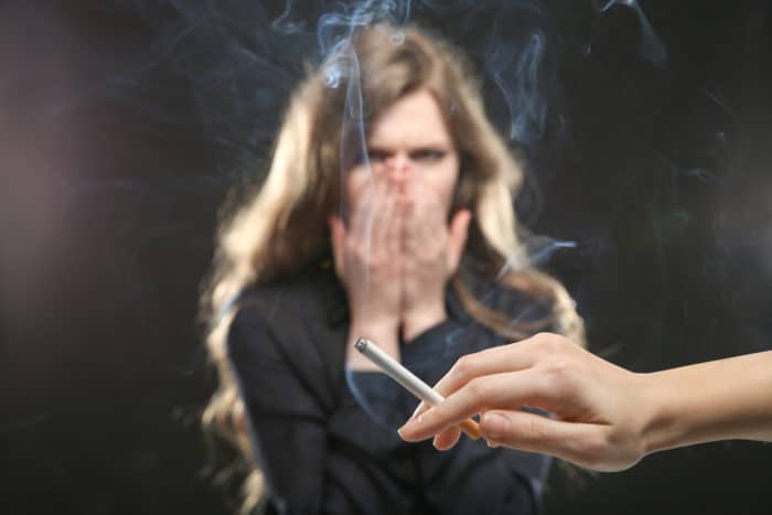 受動喫煙者のためのタバコの煙の危険性