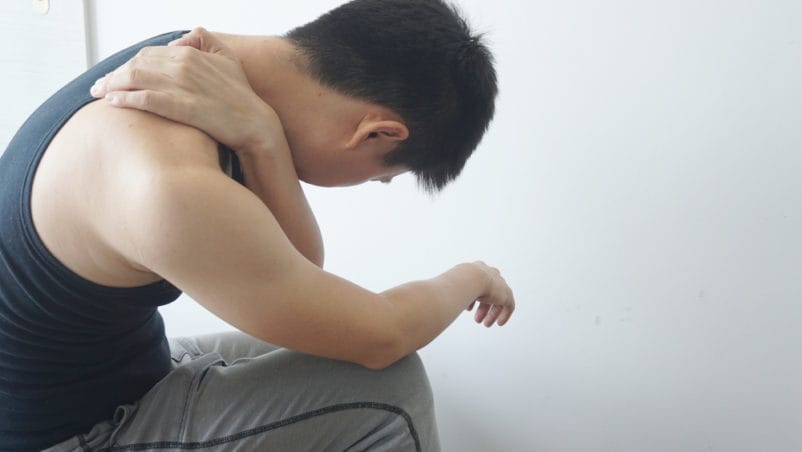 肩の痛みを克服する3つの方法
